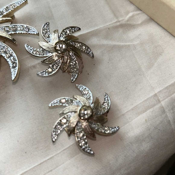 Vintage Sarah COV Brooch and Earrings silver and Gold Tone Rhinestone Diamonds - Picture 3 of 8